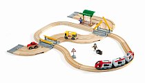 Деревянная железная дорога с переездом и станцией BRIO 33209